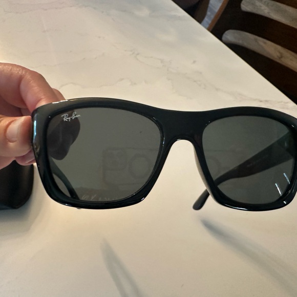 Ray  Ban sunglasses. - Picture 3 of 6